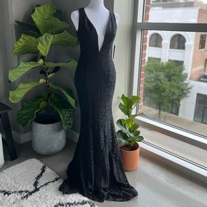 (NWT) Lulus Black Lace Formal Dress (XS)